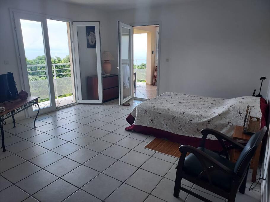 Grand Studio En Bas De Villa Avec Vue Sur Mer Au Carbet Le Carbet Eksteriør billede